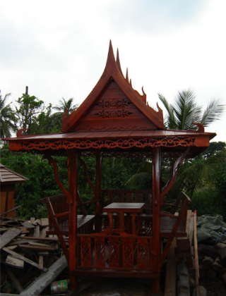 ศาลาทรงไทย หลังคาไม้สัก